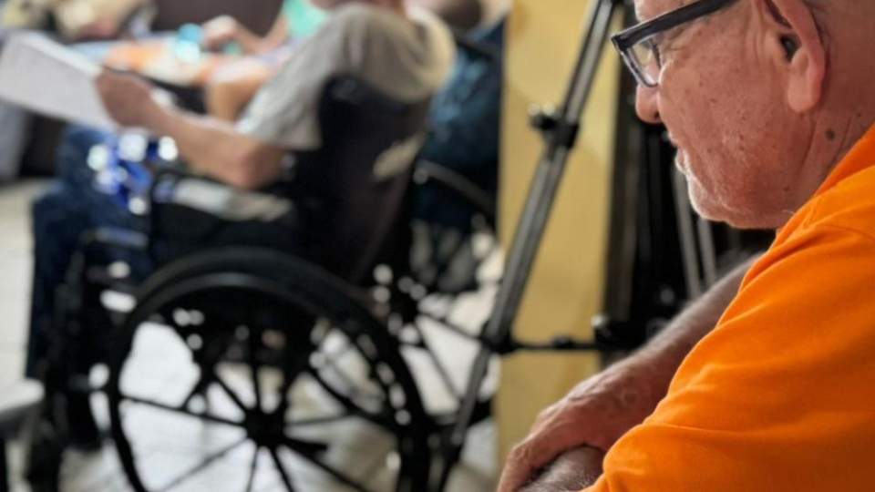 El Gobierno de Sonora imparte clases de música en estancias para personas adultas mayores